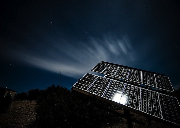 do-solar-panels-work-at-night